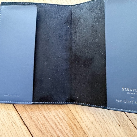 SERAPIAN PASSPORT HOLDER - Picture 7 of 7